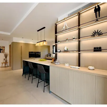 Neuve Perchée - Vue Splendide Villa