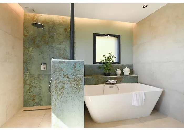 Neuve Perchee - Vue Splendide Villa Zonza